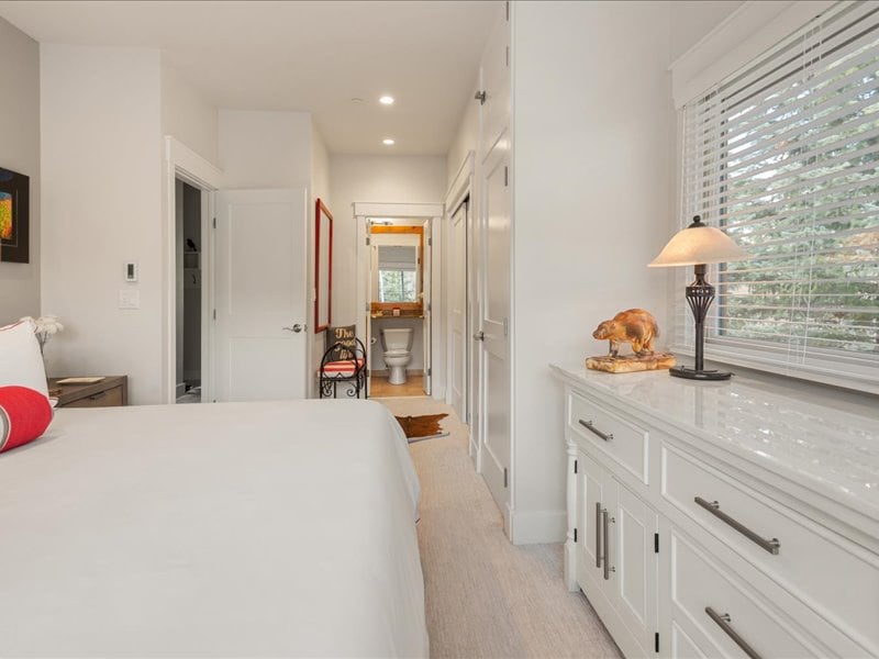 Kitchen cabinetry and appliances